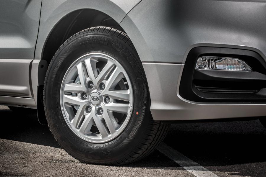 Колеса Hyundai i800 2018 года  (фото 17 из 19)